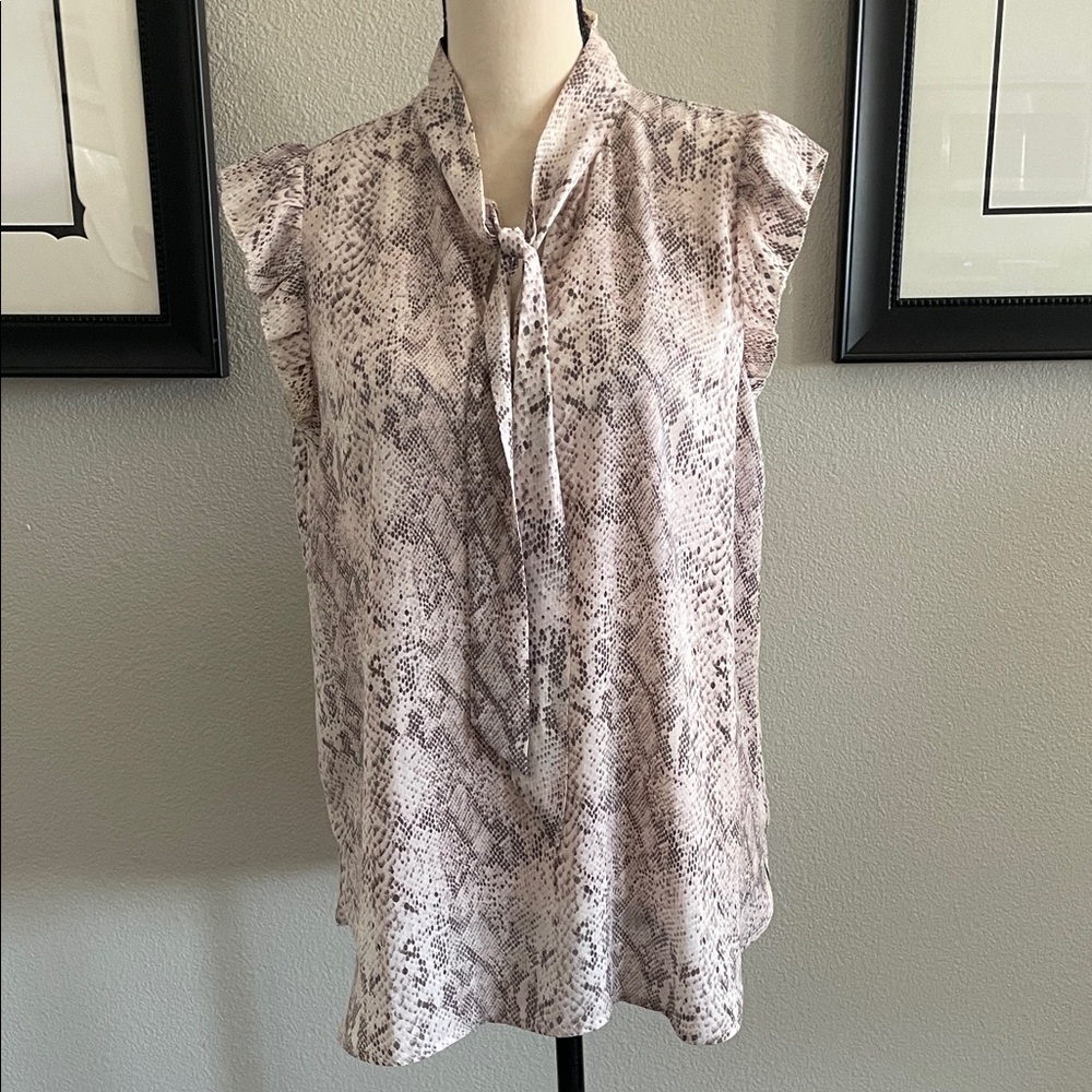 ♥️LOFT♥️ Neutral Snake Print Blouse 
Size (Med)